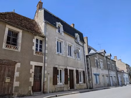 grande maison de village spacieuse avec 3 chambres et cour privée