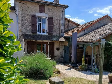 maison de bourg de 3 chambres  garage et jardin attenant