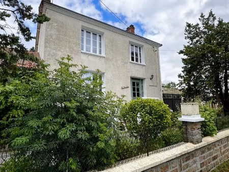une magnifique maison de 3 chambres et 3 salles de bains avec une opportunité d'affaires p