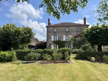 maison de maitre avec piscine et spa au centre bourg