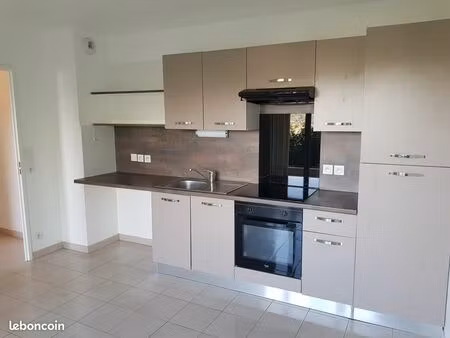 grasse  t2 calme climatisé avec jardin et parking dans résidence sécurisée