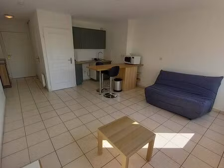 grand studio très lumineux de 29m2