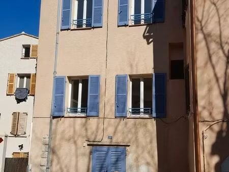 studio dans maison de village à sollies-ville