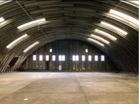 entrepot  local de stockage  hangar