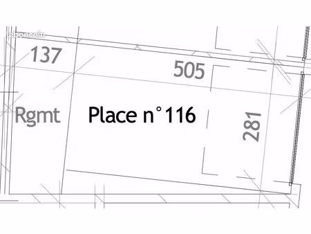 profond garage asymétrique pour grand véhicule ou artisan  avec vidéosurveillance