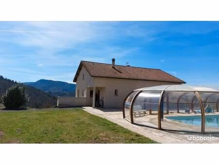 maison dans cadre verdoyant sans vis vis à proximité de saint etienne