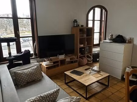 appartement 2 pièces de 35 m² ( eau  chauffage  ...inclus)