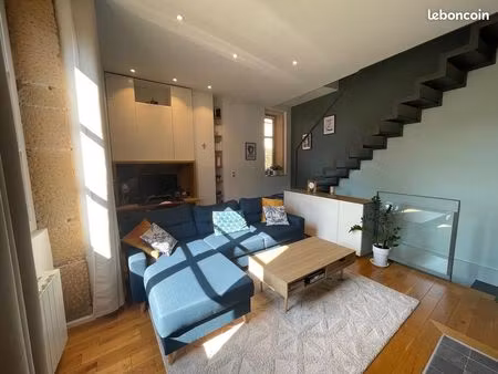 loue meublé maison de village chasselay