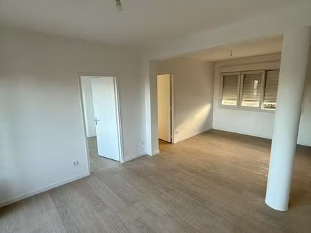 à louer - grand appartement rénové de 68 75 m² avec balcon - rue du cardinal saliège