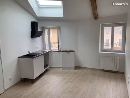 t2 rénové plein centre