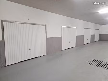 parking/box 6 pièces 186 m²