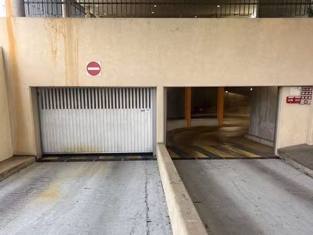 lot de 59 parkings en sous-sol