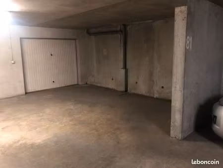 box garage a louer quartier jolimont face entrée metro