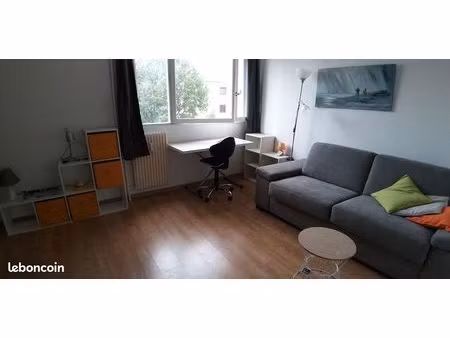 particulier loue studio meublé