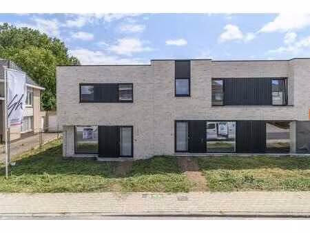 gesloten nieuwbouwwoning nabij het dorpscentrum haaltert