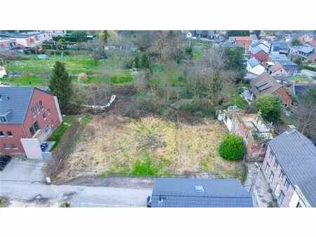 maison à restaurer sur un terrain de 1006m²