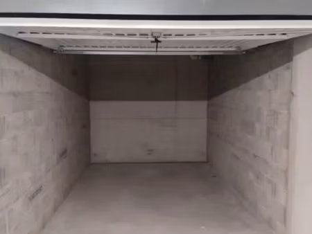 parking 13 m² venissieux