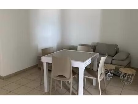 location appartement  m² t-2 à le gosier  950 €