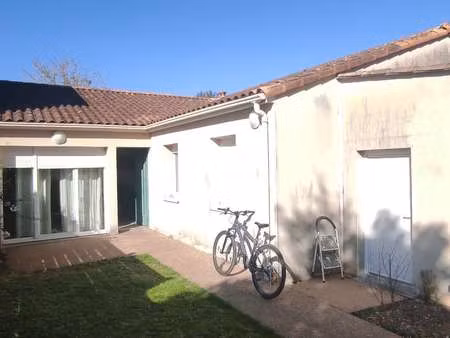 vente maison à la roche-sur-yon le bourg sous la roche (85000) : à vendre / 56m² la roche-