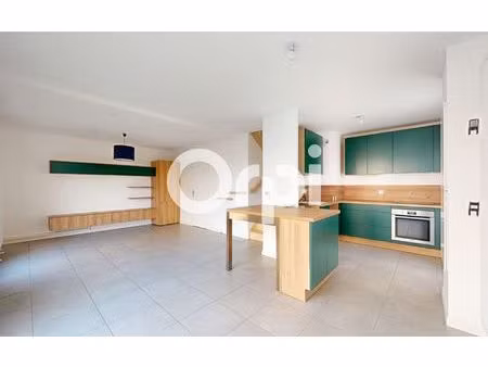 location appartement  73.07 m² t-3 à bron  1 200 €