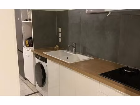 location appartement  m² t-2 à grenade  320 €