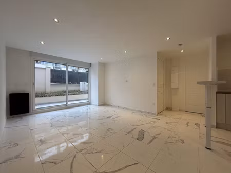 2 pièces de 38 m2 avec terrasse et parking - à deux pas du p