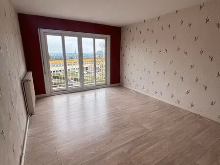 à louer ? appartement t3 lumineux avec balcon ? montceau-les-mines