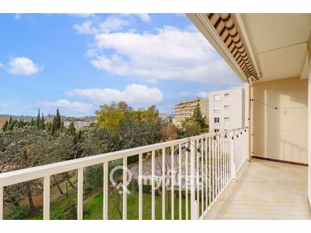 bel appartement à la limite de la garde sur toulon.