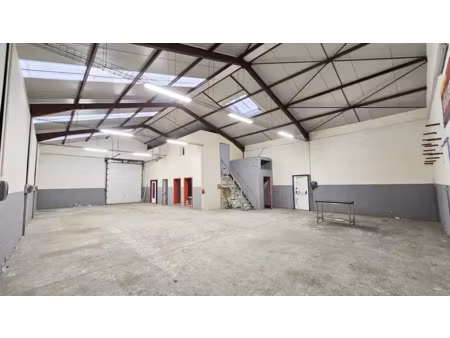 secteur dynamique - pignon sur rue - local d'activité 265m2 - entrepôt et bureaux - site c