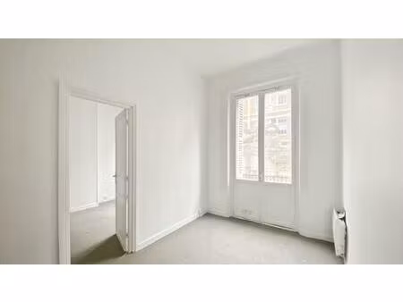 location bureaux 42m2 proche place de la république