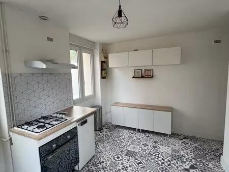vente triplex meublé de 52m2 au centre de charlieu