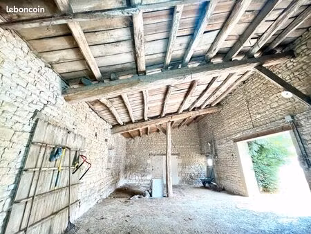 maison fort potentiel avec dependances