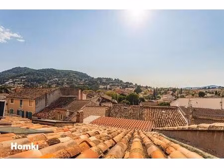 le beausset plein centre maison de ville atypique en triplex de type 4/5 avec terrasse et 