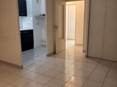 p2 dans residence avec piscine