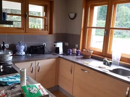 f2 dans maison individuelle avec garage