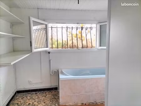 maison bon état  grand jardin