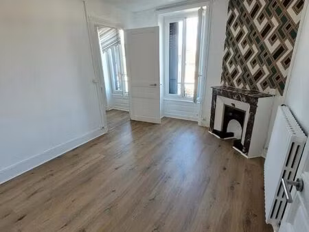 loue appartement ancien renové 51 m2 villefranche centre