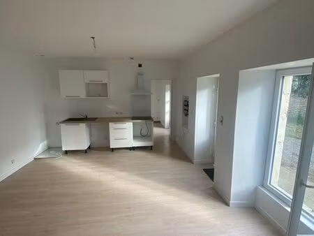 ◊ maison rénovée 3 chambres – jardin – parkings – 820 hc ◊