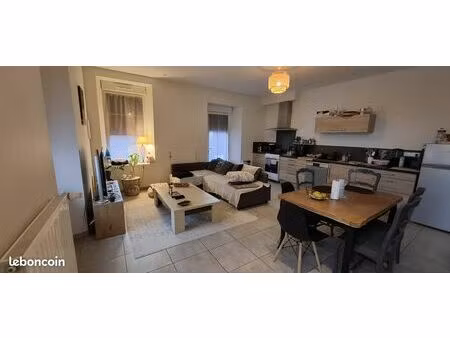 maison mitoyenne récemment rénovée