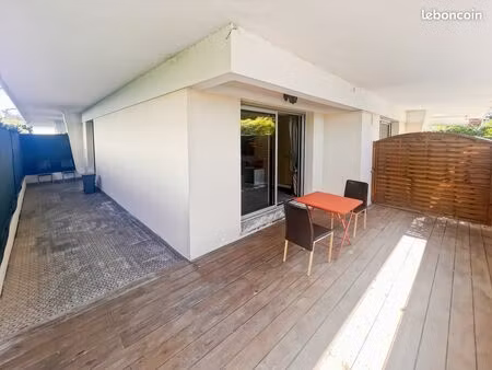 vespin : studio meublé avec parking