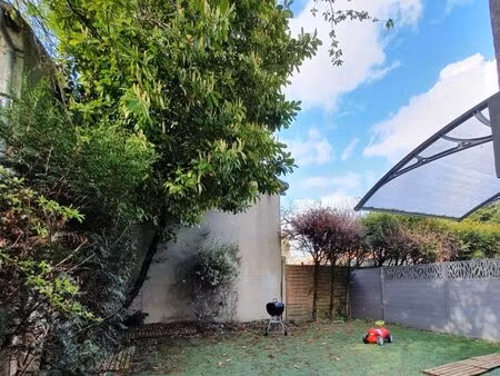 appartement avec un petit jardin à louer