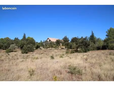 très belle environnement pour cet ensemble immobilier constitué de 2 villas accolées  l'en