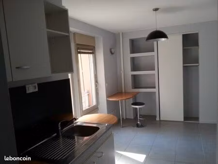 centre ville - studio meublé - récent - 20 m²