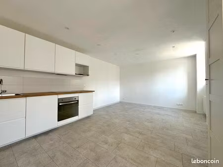 appartement 2 pièces avec cour