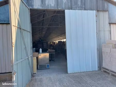 loue hangar 220 m2 sécurisé