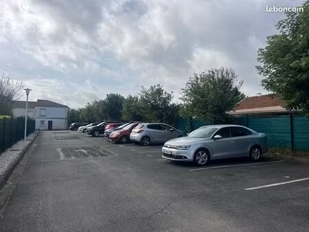 parking/box carbon-blanc