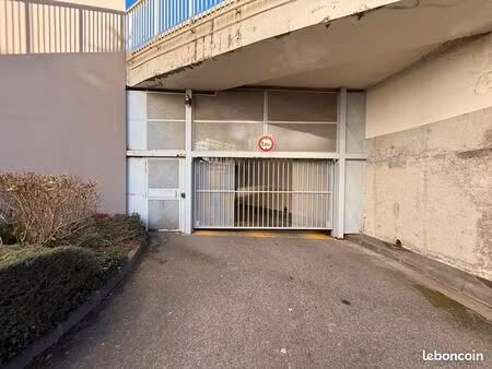 garage / dépôt à saint etienne