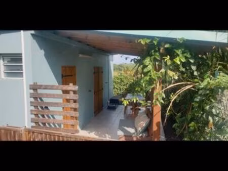 bungalow meublé avec terrasse – longue durée – charges comprises