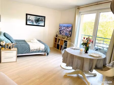 grand studio 35m² standing avec balcon - pied métro 7 (kremlin-bicêtre) - 11 avril 2026