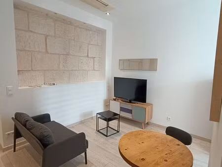 a louer - t2 meublé nîmes - face à l institut d'alzon